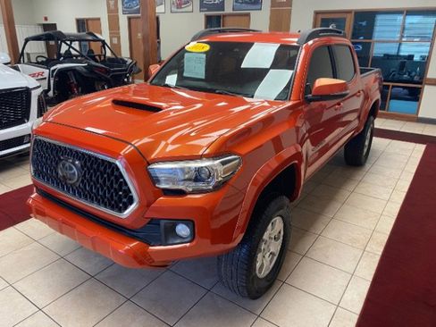 Used 2018 Toyota Tacoma TRD Sport AWD/4WD image 1