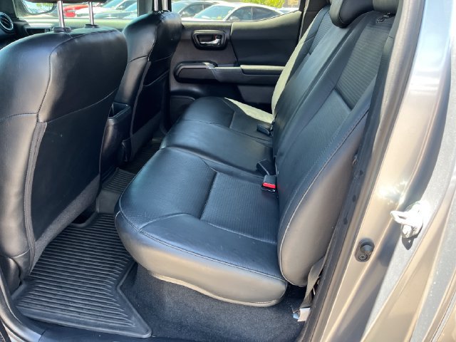 Used 2021 Toyota Tacoma TRD Sport w/ TRD Premium Sport Package AWD/4WD image 7