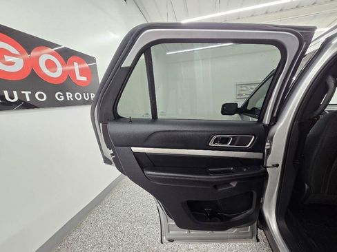 Used 2016 Ford Explorer XLT w/ Equipment Group 201A FWD image 27