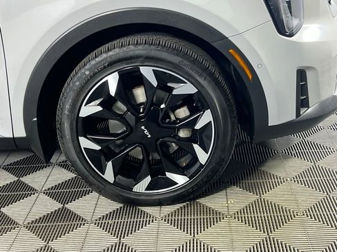Used 2024 Kia Sorento SX image 12