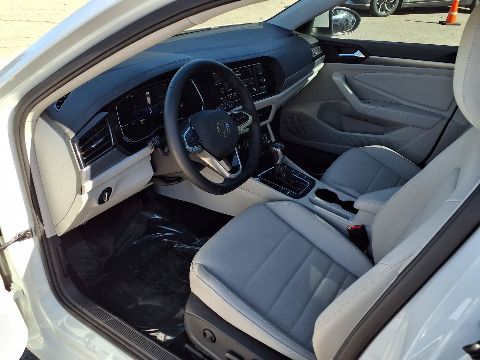 Used 2024 Volkswagen Jetta SE w/ Panoramic Sunroof Package FWD image 15