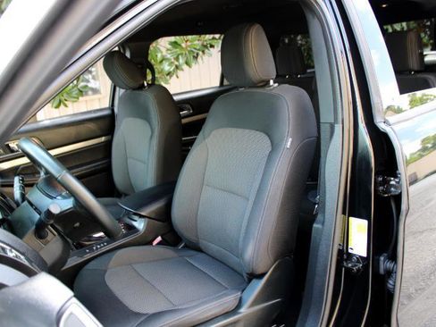 Used 2018 Ford Explorer XLT w/ Equipment Group 201A image 12