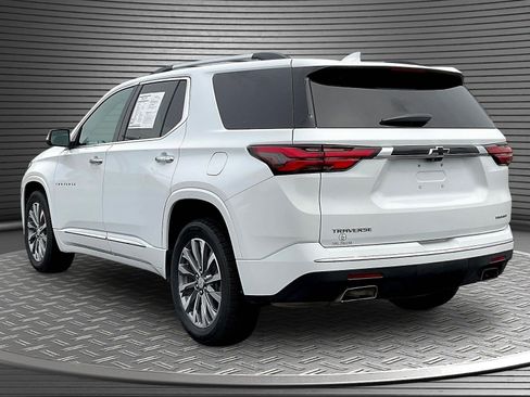 Used 2023 Chevrolet Traverse Premier FWD image 5