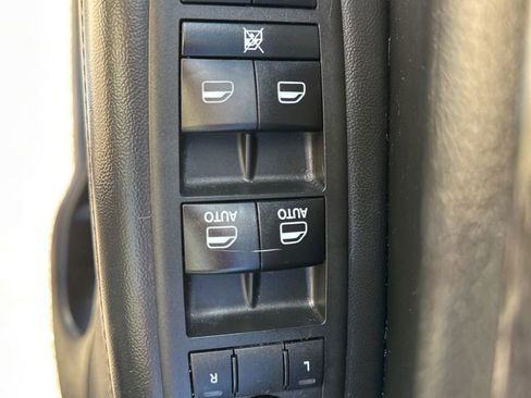 Used 2018 Jeep Grand Cherokee Laredo image 16