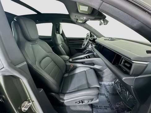 Used 2024 Porsche Macan 4 Electric image 31