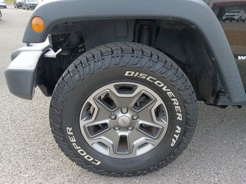 Used 2017 Jeep Wrangler Rubicon w/ Power Convenience Group AWD/4WD image 10