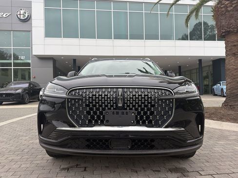 Used 2025 Lincoln Aviator Reserve w/ Illumination Package image 2