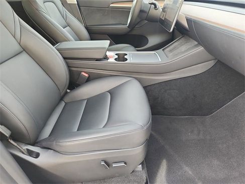 Used 2023 Tesla Model Y Long Range image 27