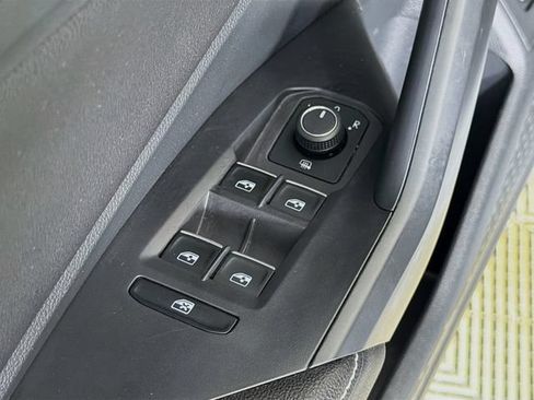 Used 2023 Volkswagen Jetta SE FWD image 19