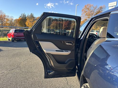 Used 2020 Jaguar F-PACE Prestige image 29