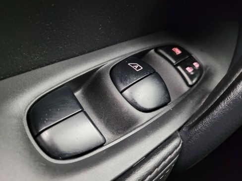 Used 2021 Nissan Rogue Sport S image 27