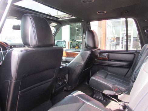 Used 2015 Lincoln Navigator L 4WD image 22