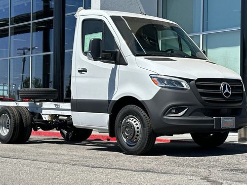 New 2024 Mercedes-Benz Sprinter 4500 image 9