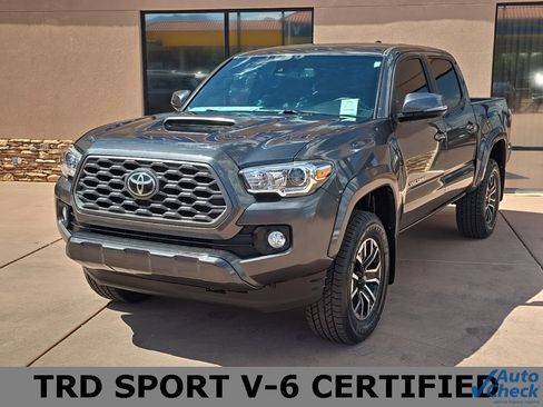 Used 2022 Toyota Tacoma TRD Sport image 2
