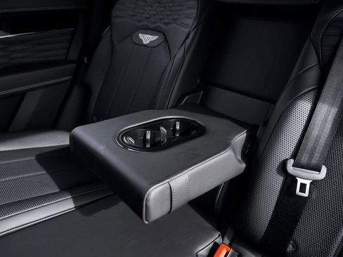 Used 2023 Bentley Bentayga Extended Wheelbase image 52