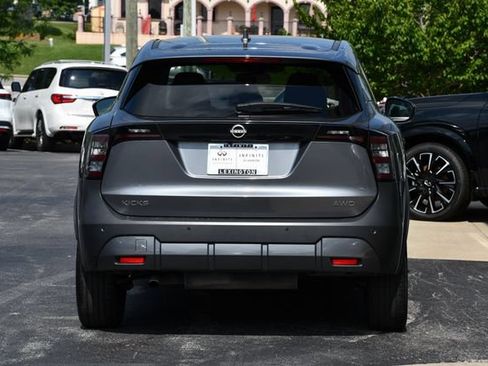 Used 2025 Nissan Kicks SV AWD/4WD image 8