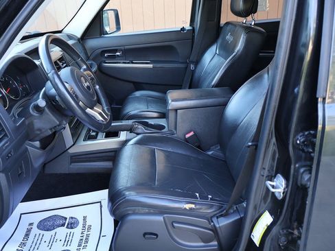 Used 2011 Jeep Liberty Limited AWD/4WD image 12