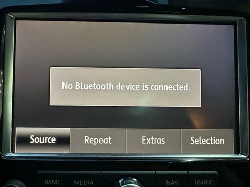 Used 2012 Volkswagen Touareg TDI image 19