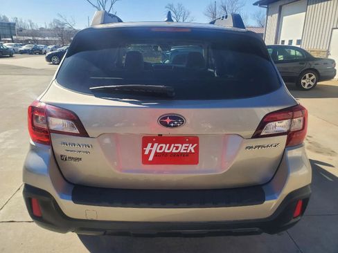 Used 2018 Subaru Outback 2.5i Premium image 5