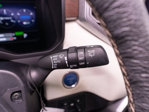Used 2024 Toyota Sequoia Capstone AWD/4WD image 31
