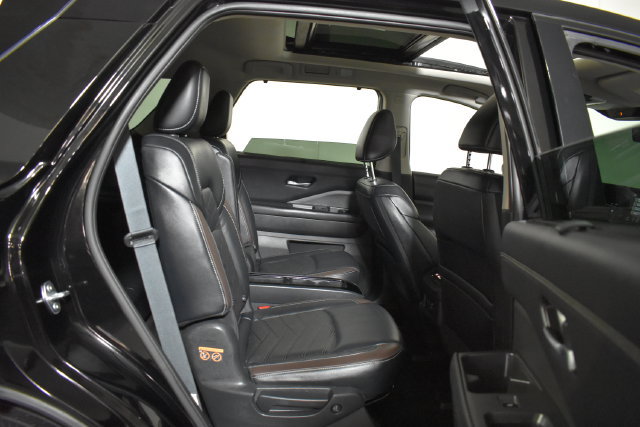 Certified 2024 Nissan Pathfinder Platinum AWD/4WD image 35