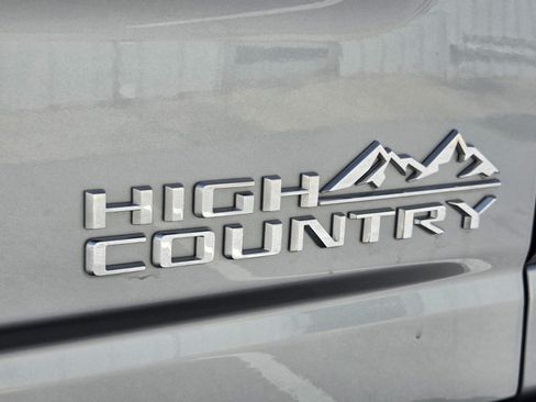 Used 2024 Chevrolet Silverado 2500 High Country w/ Technology Package AWD/4WD image 14