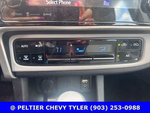 Used 2017 Toyota Corolla L image 18