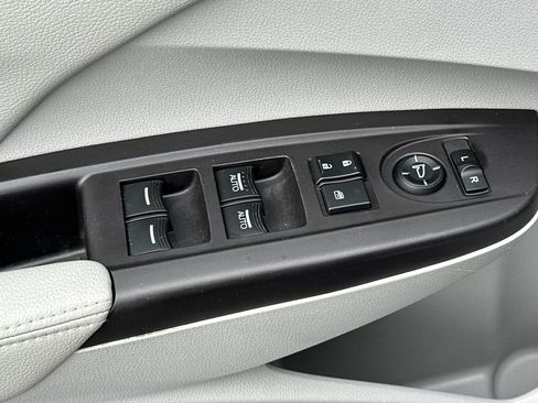 Used 2018 Acura RDX AWD w/ Advance Package image 11