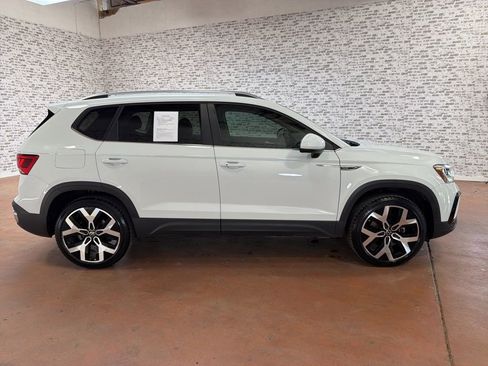 Used 2022 Volkswagen Taos SEL image 8