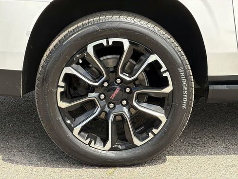 Used 2023 GMC Yukon XL Denali w/ Denali Reserve Package RWD image 33