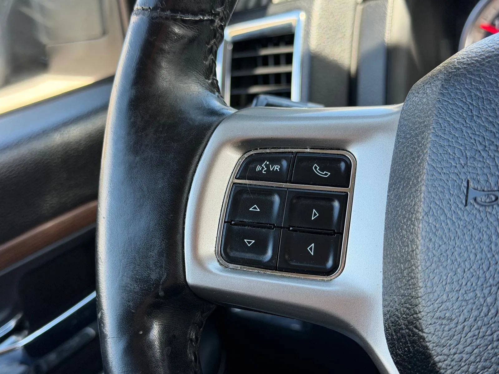 Used 2016 RAM 1500 Laramie w/ Convenience Group AWD/4WD image 22
