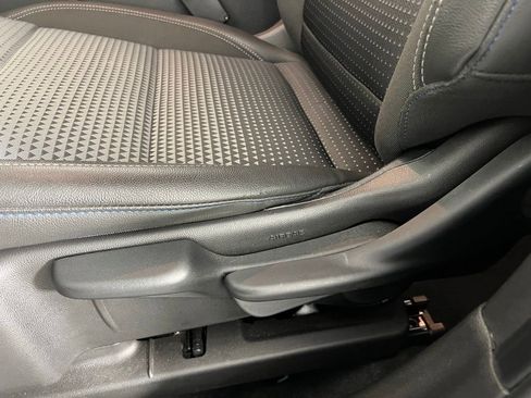 Used 2025 Chevrolet Trax LT w/ LT Convenience Package image 23