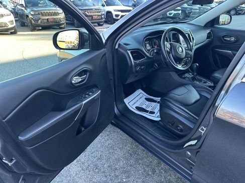 Used 2019 Jeep Cherokee Latitude Plus image 12