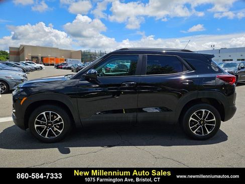 Used 2024 Chevrolet TrailBlazer LT image 2