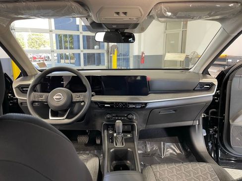 New 2026 Nissan Kicks SV w/ SV Premium Package FWD image 9