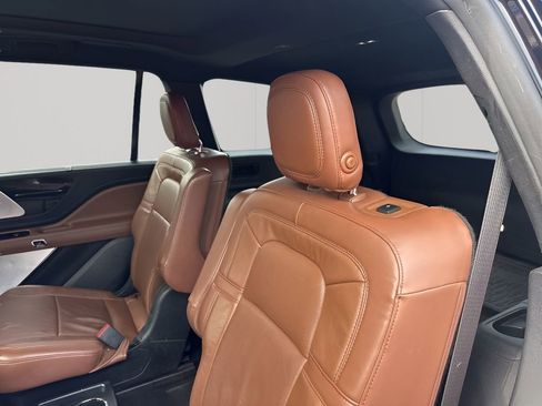 Used 2020 Lincoln Aviator Reserve w/ Equipment Group 202A image 19