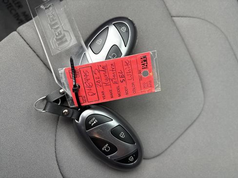Used 2025 Hyundai Elantra Sport FWD image 33