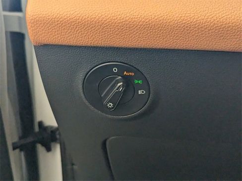 Used 2022 Volkswagen Taos SE image 29