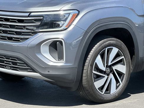 Used 2025 Volkswagen Atlas SE AWD/4WD image 8