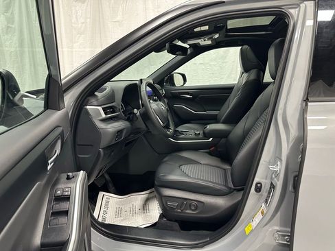Used 2025 Toyota Highlander XSE image 10