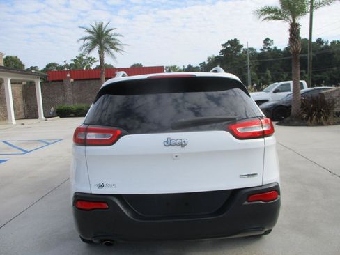 Used 2014 Jeep Cherokee Latitude w/ Comfort/Convenience Group FWD image 25