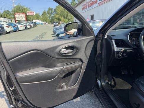 Used 2015 Jeep Cherokee Limited AWD/4WD image 10