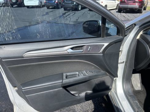 Used 2018 Ford Fusion SE w/ Fusion SE Technology Package image 27