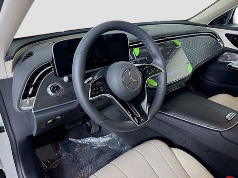 New 2026 Mercedes-Benz E 350 4MATIC Sedan image 9