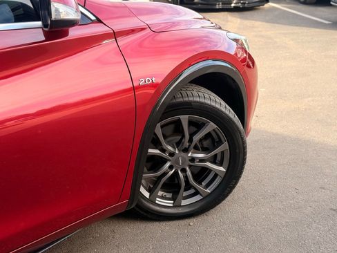 Used 2017 INFINITI QX30 image 12