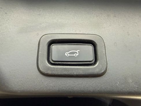 Used 2020 Land Rover Range Rover Evoque SE image 15