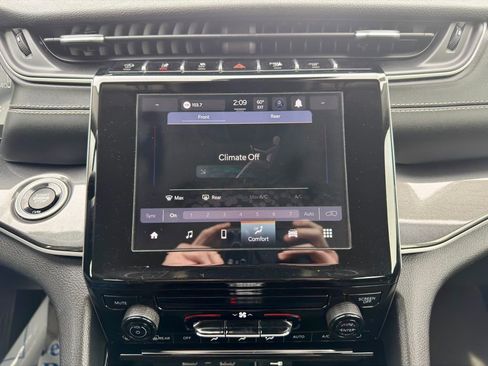 Used 2023 Jeep Grand Cherokee L Laredo image 22