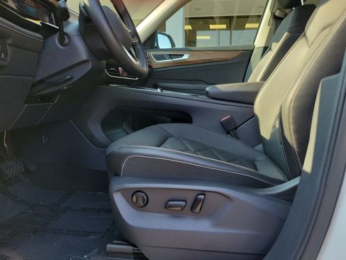 Used 2025 Volkswagen Atlas SE FWD image 16