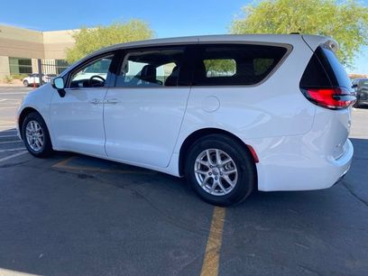 Used 2023 Chrysler Pacifica Touring-L