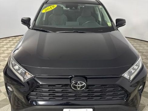 Used 2019 Toyota RAV4 XLE AWD/4WD image 2